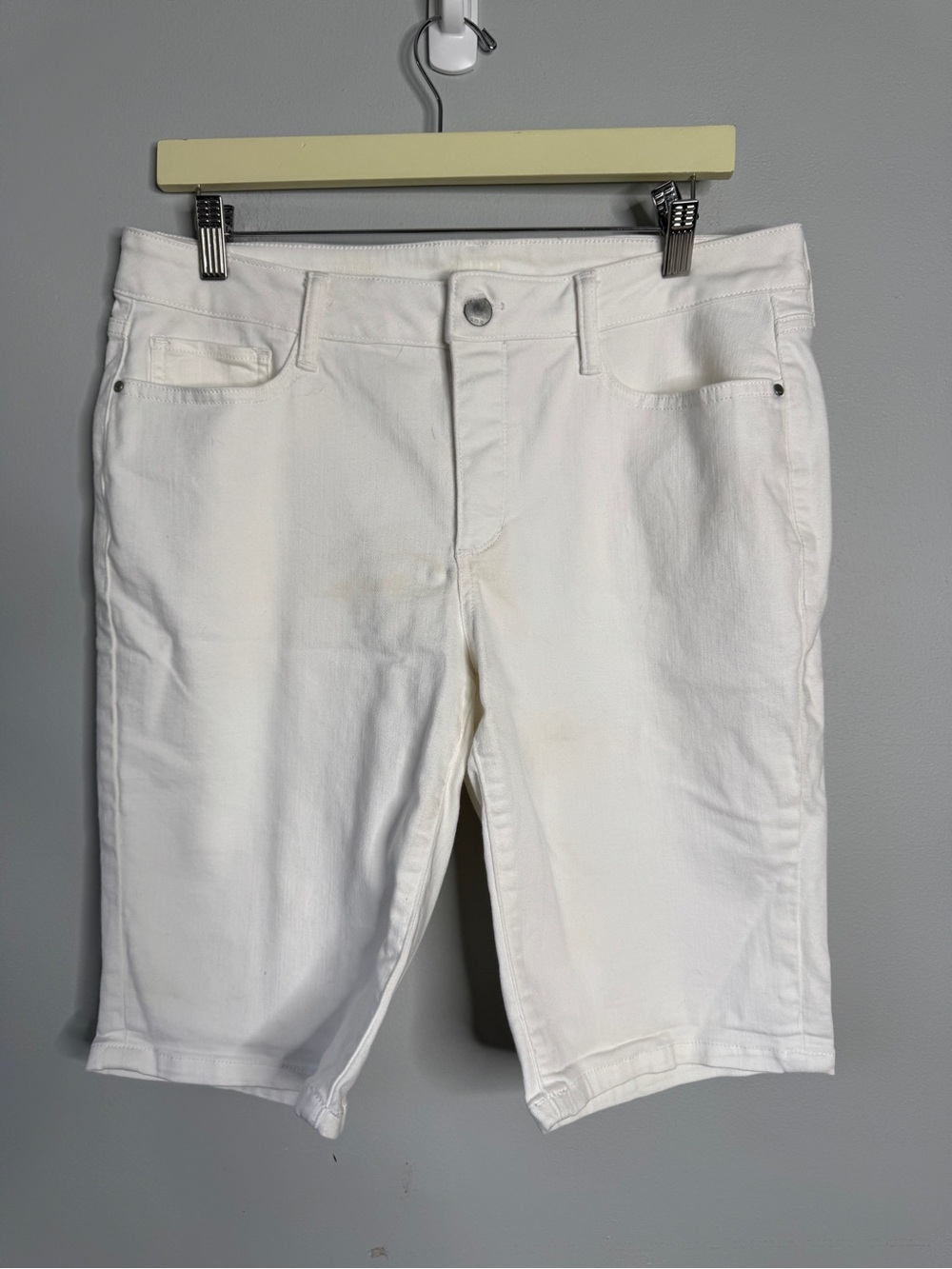a.n.a White Women's Bermuda Shorts